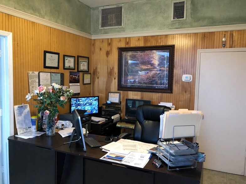 More Photos Of 707-709 N Dixie Hwy, Hallandale Beach Auto Repair For Sale