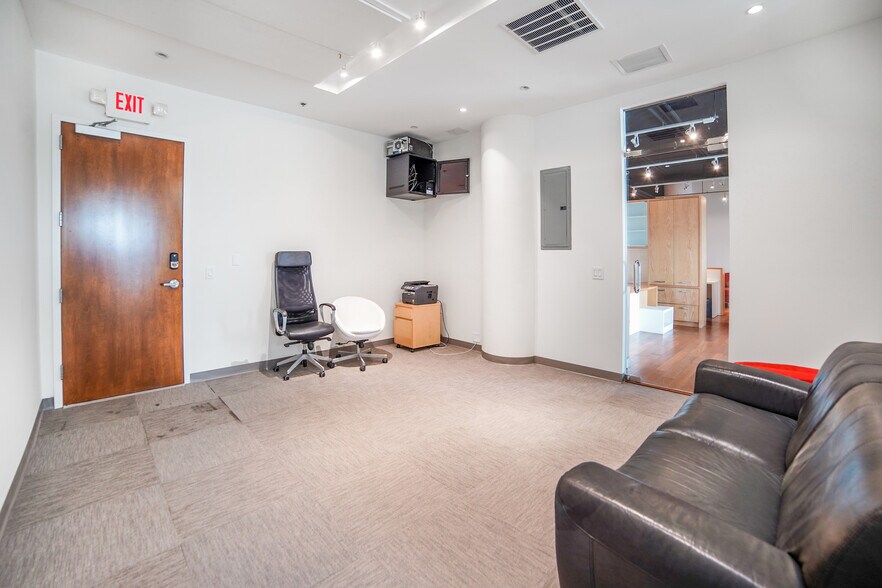 More Photos Of 20900 NE 30th Ave, Aventura Office Residential For Lease