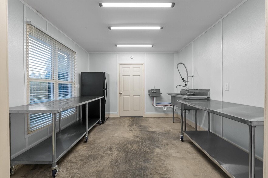 More Photos Of 1020 Thomas Rd, Benton Multifamily For Sale