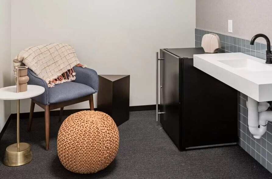 More Photos Of 910 S Pearl Expy, Dallas Coworking Space