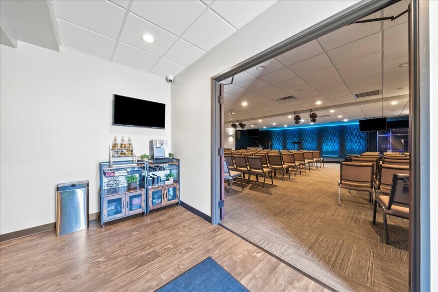 More Photos Of 106 E Princeton Dr, Princeton Storefront Retail Office For Sale