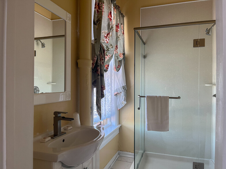 More Photos Of 101 E Bridge Ave, Saratoga Hotel For Sale