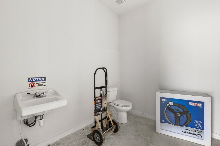 More Photos Of 6854 Old Lorena Rd, Lorena Coworking Space