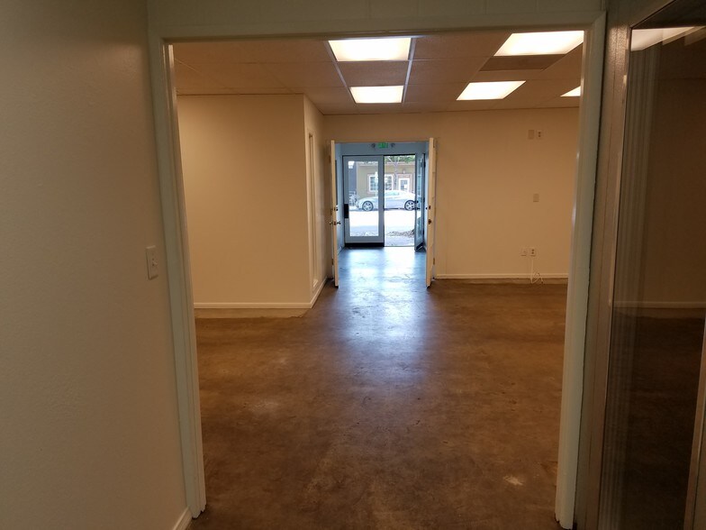 More Photos Of 1713 W Magnolia Blvd, Burbank Office For Lease
