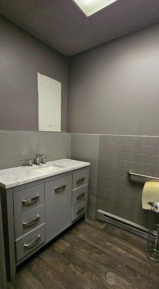 More Photos Of 1115 N Black Horse Pike, Blackwood Convenience Store For Sale