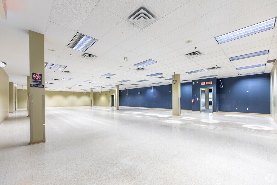 Primary Photo Of 1603-1615 Dundas St E, Whitby Unknown For Lease