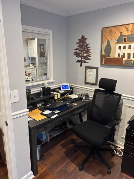 More Photos Of 8401-8427 Dorsey Cir, Manassas Medical For Sale