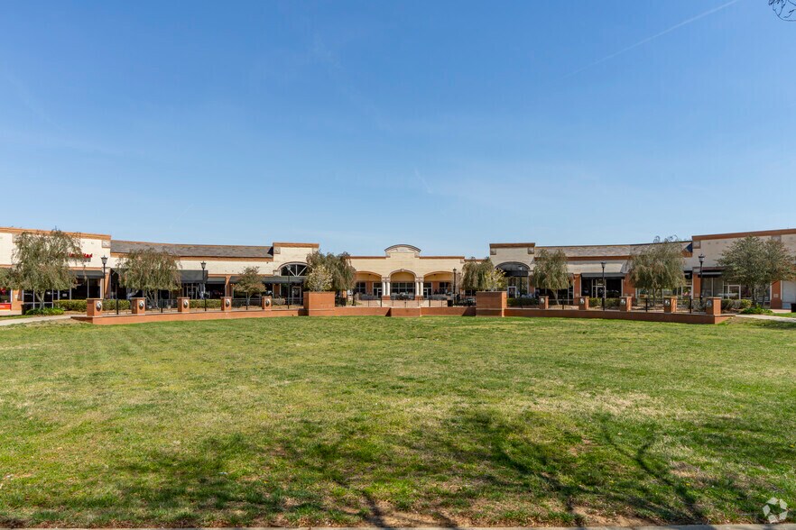 More Photos Of 9645-9759 Sam Furr Rd, Huntersville Unknown For Lease