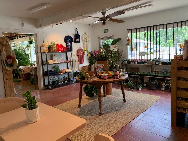 More Photos Of 2609 E Cesar Chavez St, Austin Restaurant For Lease