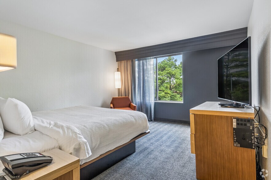 More Photos Of 3076 Kirby Pky, Memphis Hotel For Sale