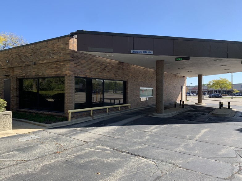 More Photos Of 1355 W Dundee Rd, Buffalo Grove Bank For Lease
