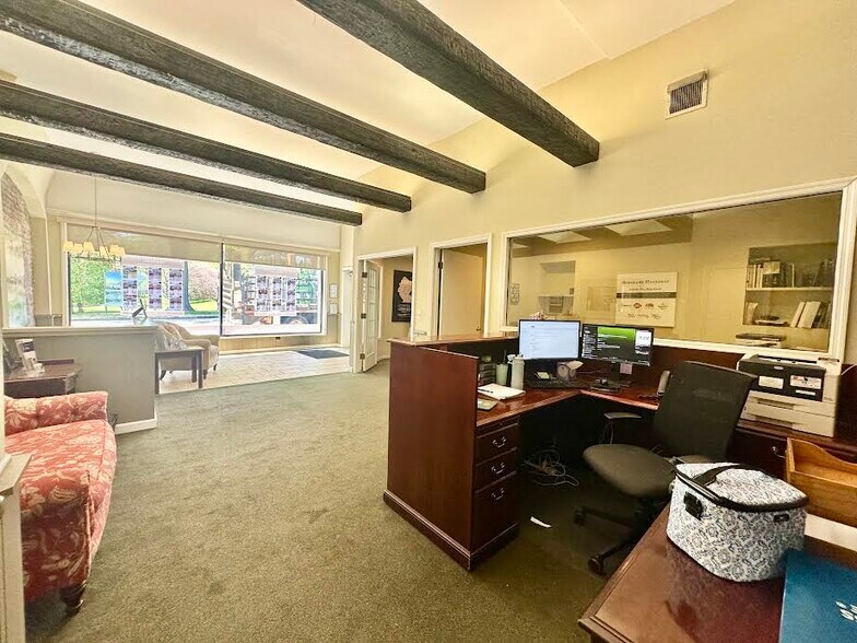 More Photos Of 538 Bloomfield Ave, Verona Storefront Retail Office For Lease