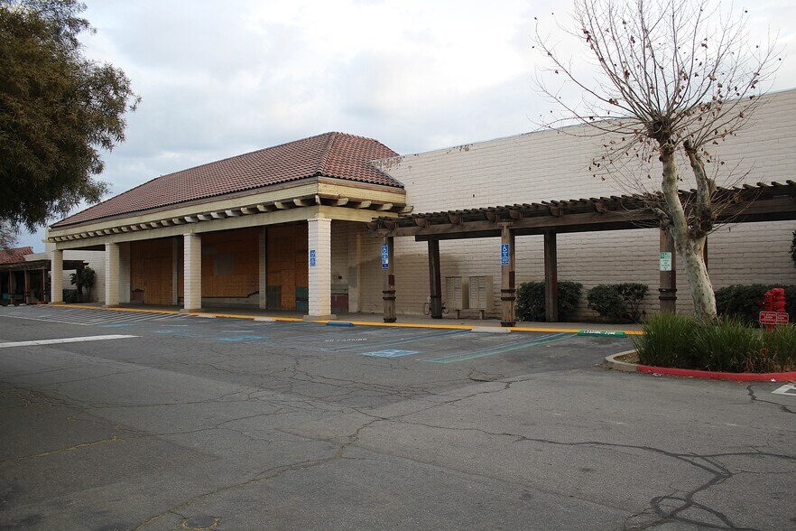 More Photos Of 24595 Alessandro Blvd, Moreno Valley Supermarket For Lease