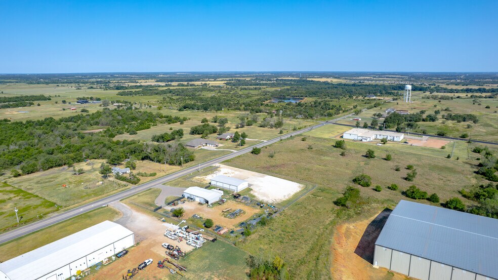 More Photos Of 7811 Kickapoo Ave, Shawnee Warehouse For Lease