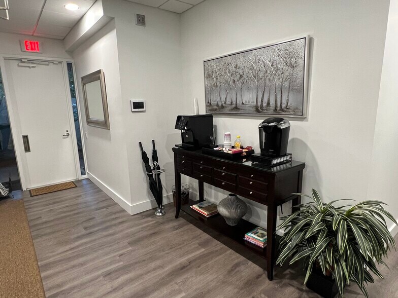 More Photos Of 515 W Bay St, Tampa Coworking Space