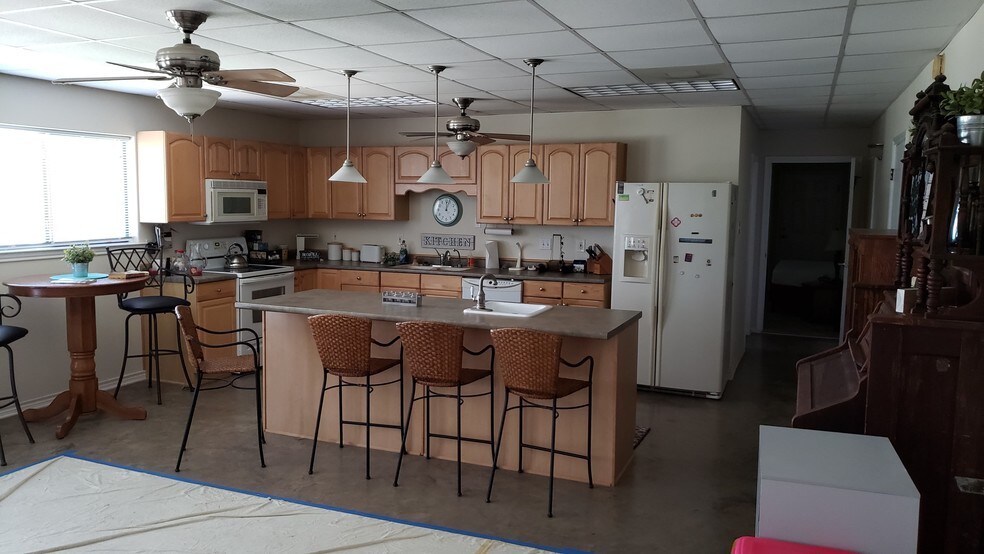 More Photos Of 21511 State Highway 71 W, Spicewood Light Manufacturing For Sale