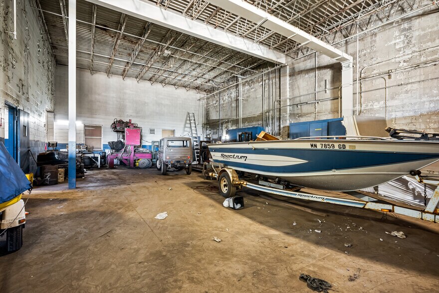 More Photos Of 2707 6th Ave, Anoka Warehouse For Sale
