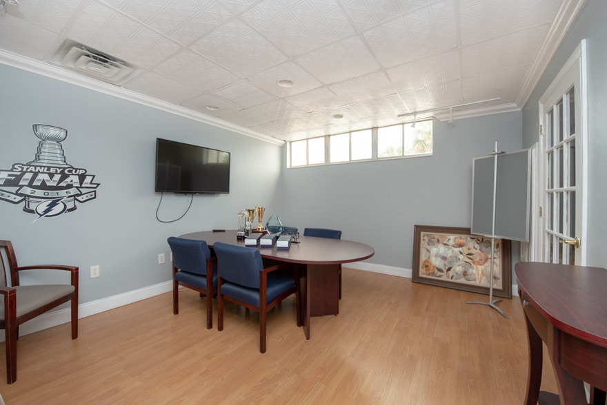 More Photos Of 7430 Tamiami Trl, Sarasota Loft Creative Space For Lease