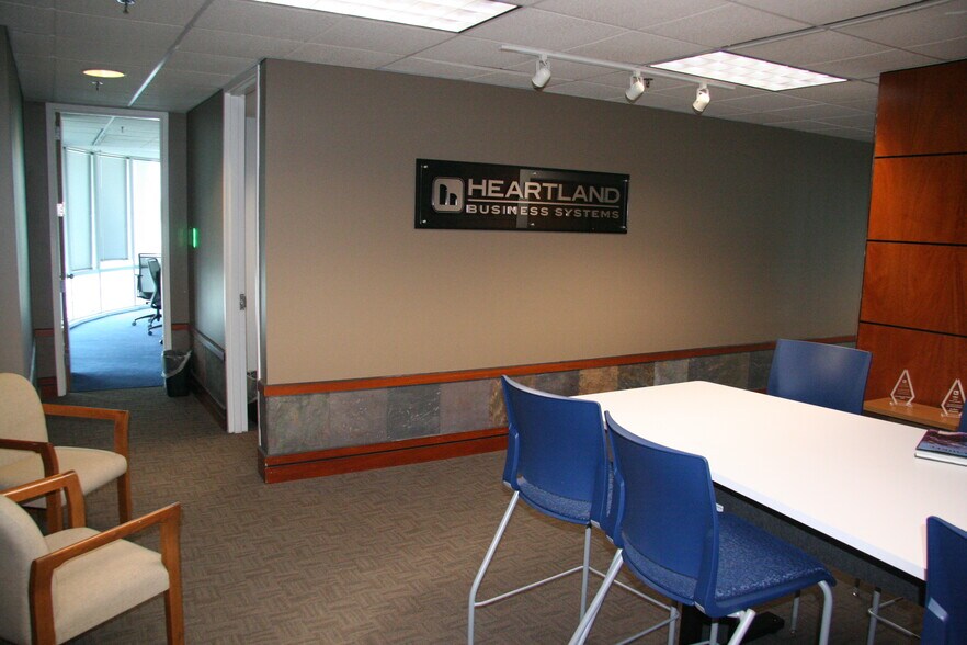 More Photos Of N28W23050 Roundy Dr, Pewaukee Office For Sale