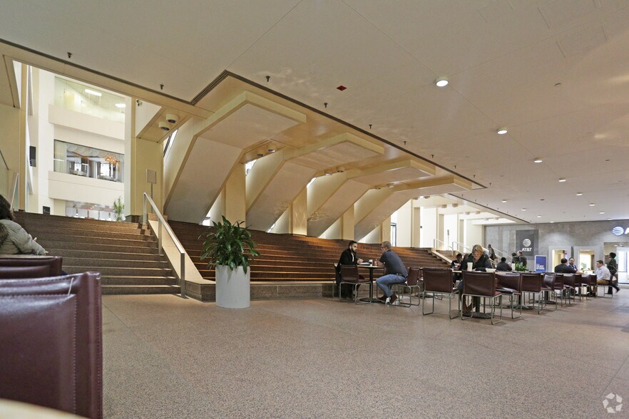 More Photos Of 500 Grant St, Pittsburgh Coworking Space