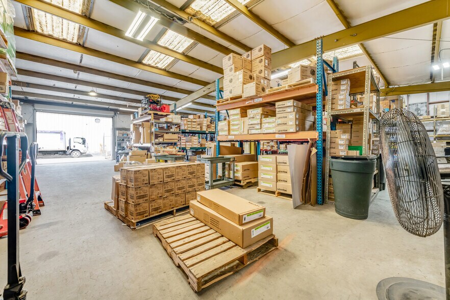 More Photos Of 809 Swift St, Daytona Beach Warehouse For Lease