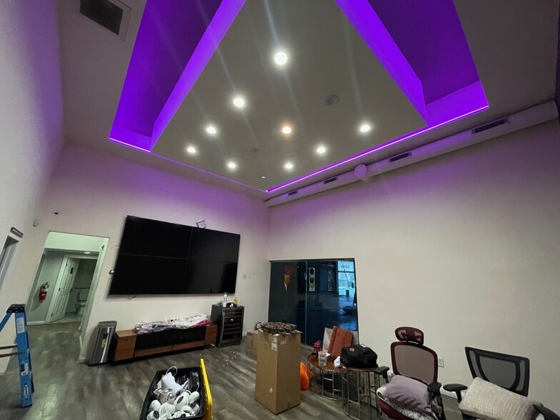 More Photos Of 4900 Lankershim Blvd, North Hollywood Freestanding For Sale