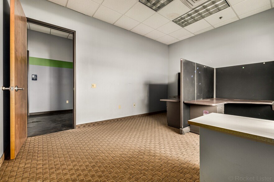 More Photos Of 5425 E Bell Rd, Scottsdale Medical For Lease