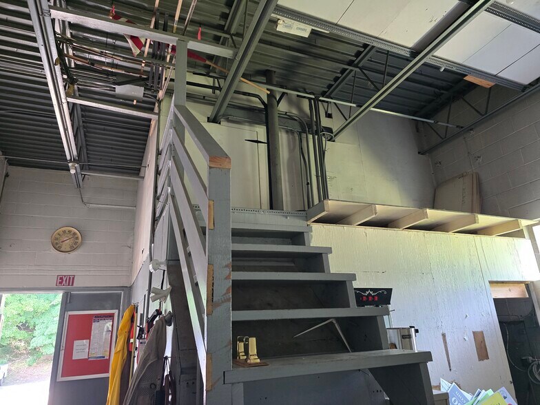 More Photos Of 11 Bunker Hill Rd, Andover Warehouse For Sale
