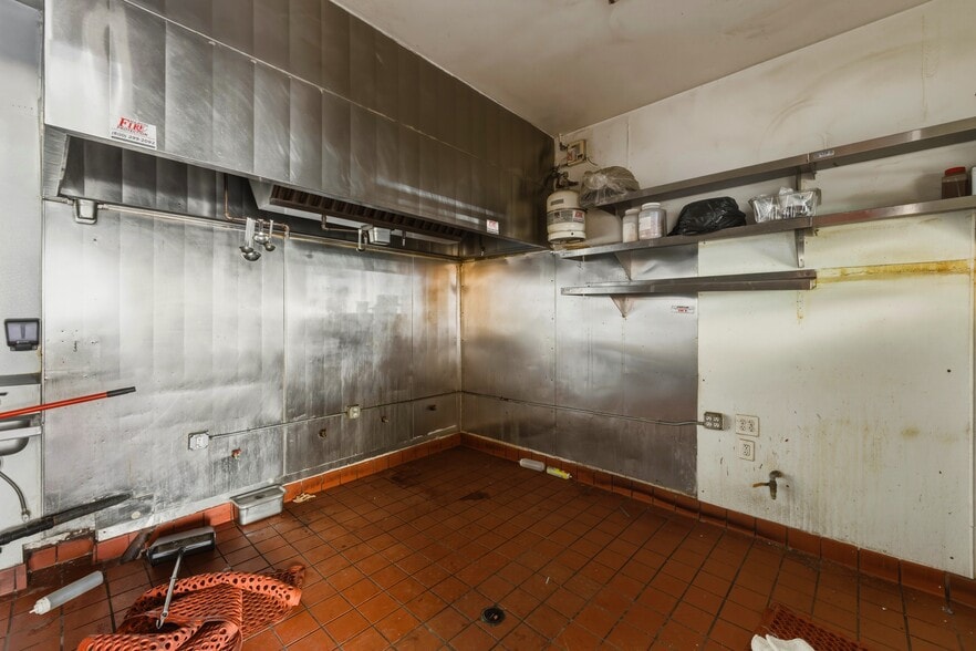 More Photos Of 10020-10036 Venice Blvd, Culver City Freestanding For Lease