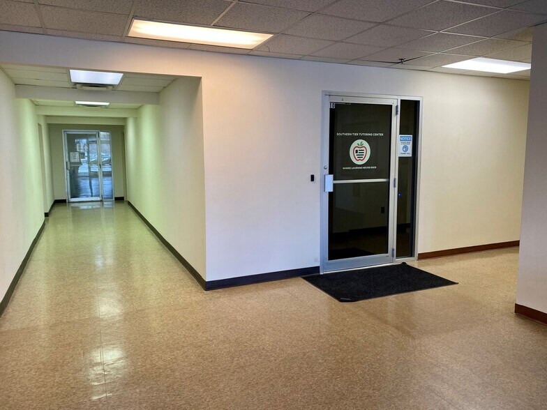 More Photos Of 560 W Third St, Jamestown Office For Lease