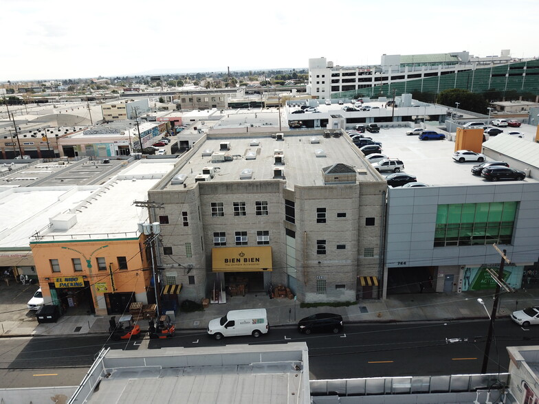 Primary Photo Of 754-758 E Pico Blvd, Los Angeles Warehouse For Sale