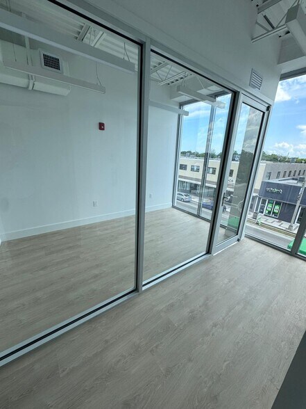 More Photos Of 645 NE 125th St, North Miami Loft Creative Space For Lease