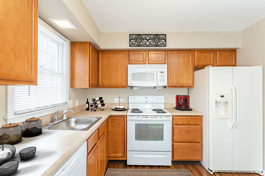 More Photos Of 565 Bay Rd, Queensbury Apartments For Lease