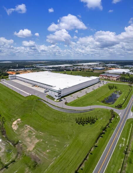 More Photos Of 8100 American Way, Groveland Distribution For Lease