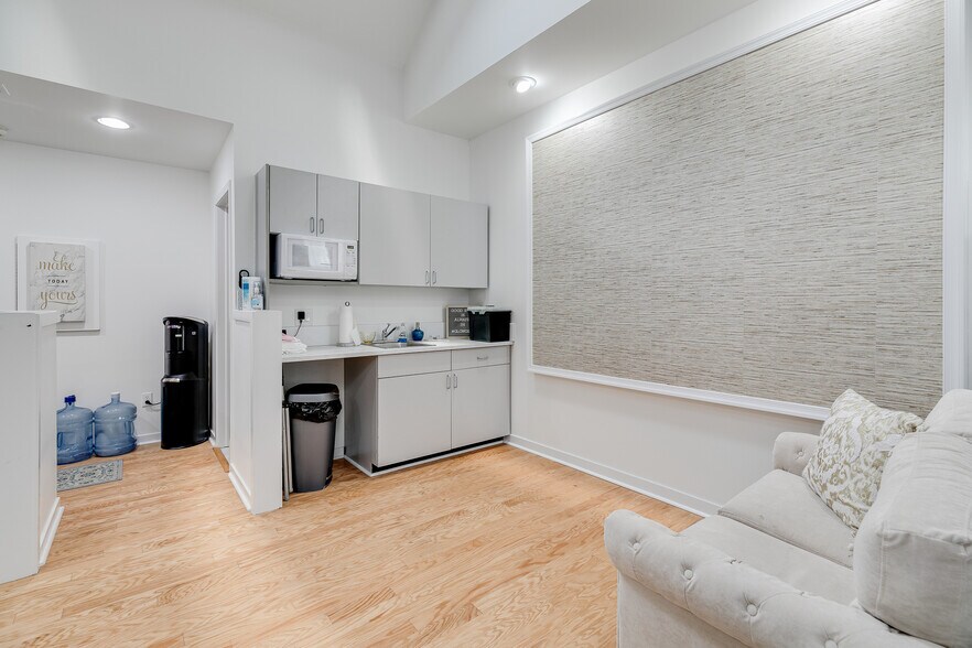 More Photos Of 1534 Packer Ave, Philadelphia Storefront Retail Office For Sale