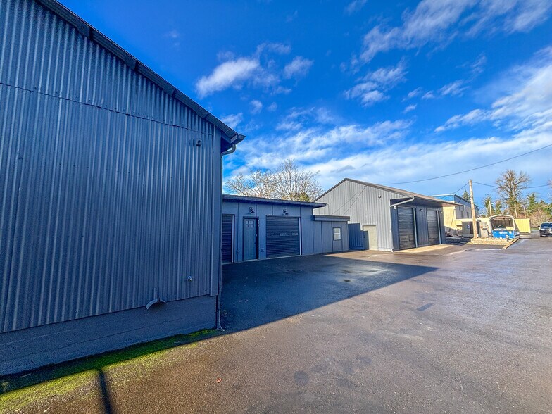 More Photos Of 446 McClaine St, Silverton Warehouse For Lease