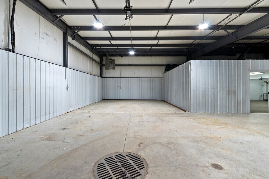 More Photos Of 3420 Dewey St, Manitowoc Freestanding For Lease