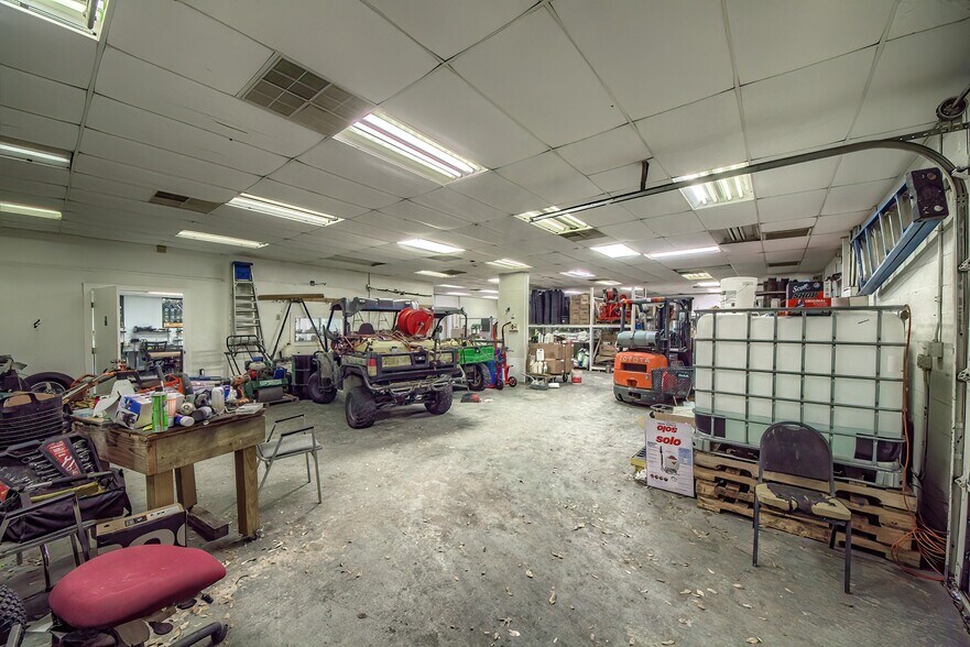 More Photos Of 338 Breesport St, San Antonio Service For Lease