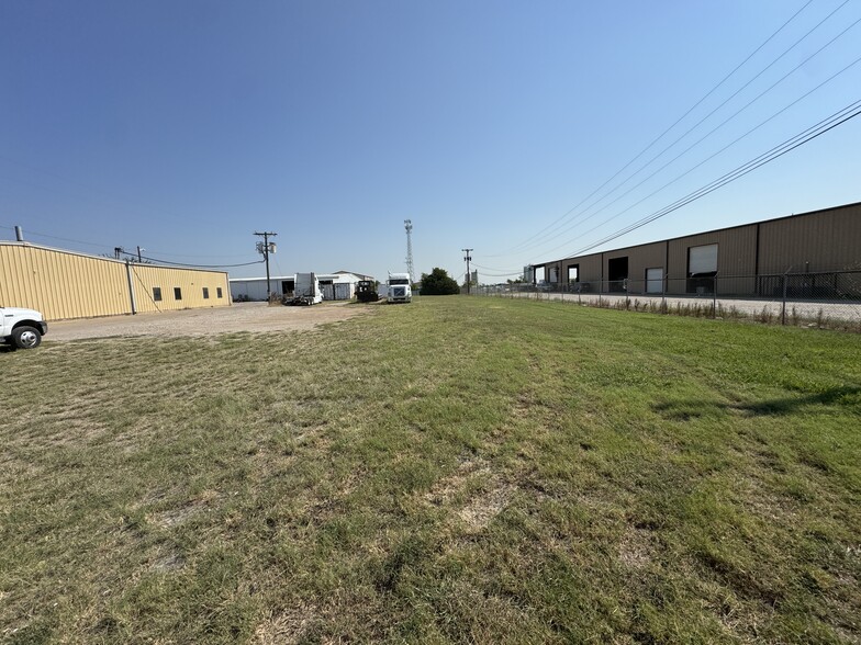 More Photos Of 1600 S Interstate Highway 45, Hutchins Distribution For Sale