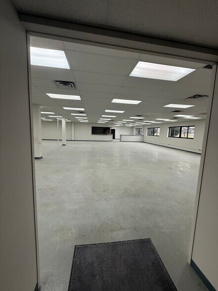 More Photos Of 7200 Nineteen Mile Rd, Sterling Heights Light Manufacturing For Lease