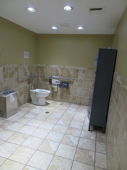 More Photos Of 300 E Dania Beach Blvd, Dania Bank For Lease