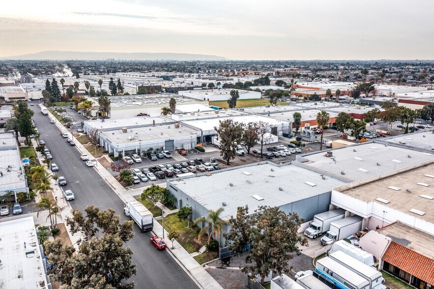 More Photos Of 13625 S Gramercy Pl, Gardena Warehouse For Lease