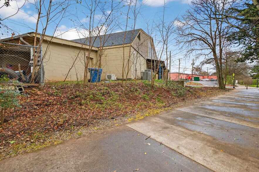 More Photos Of 4109 Robinson St, Covington Freestanding For Sale