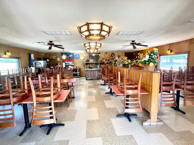 More Photos Of 924 N Main St, Mountain Grove Restaurant For Sale