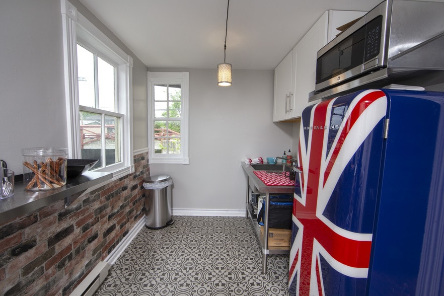 More Photos Of 30 W Bridge St, New Hope Freestanding For Lease