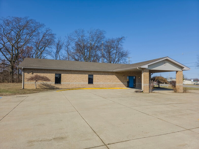 More Photos Of 2103 W 9th St, Mount Carmel Office For Sale
