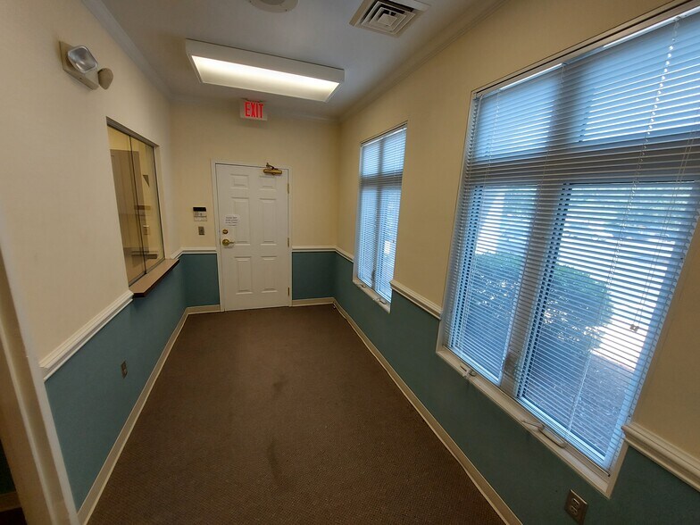 More Photos Of 5015 Southpark Dr, Durham Medical For Lease
