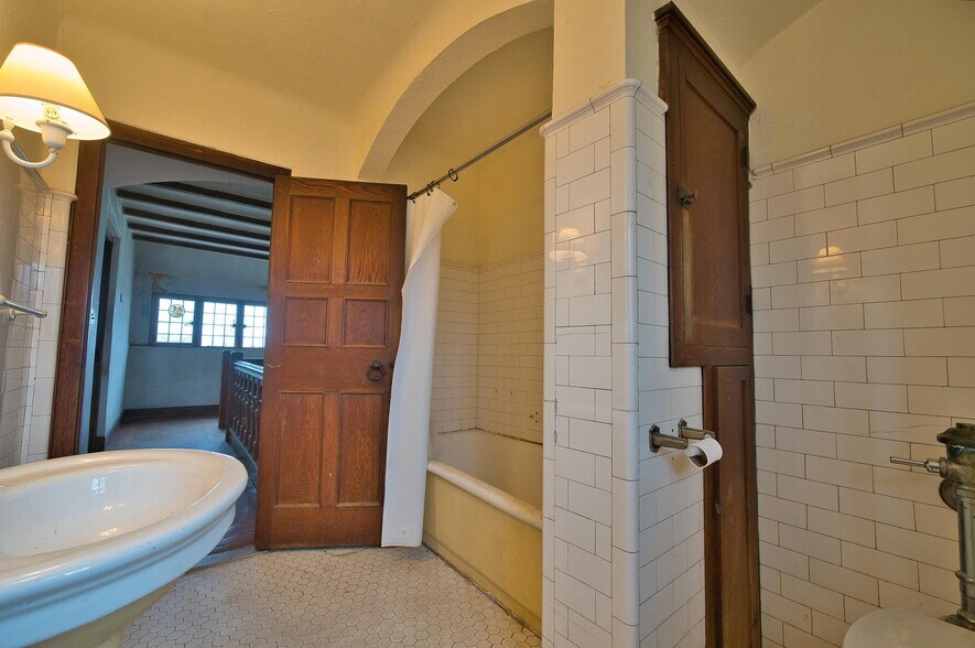 More Photos Of 1989 W Grand Blvd, Detroit Office Residential For Sale