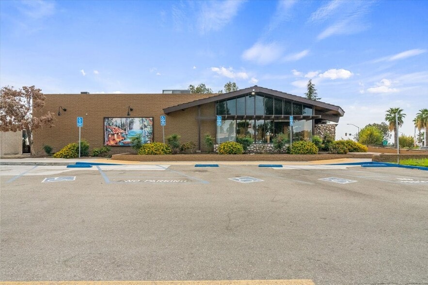 More Photos Of 2673 Mount Vernon Ave, Bakersfield Restaurant For Sale