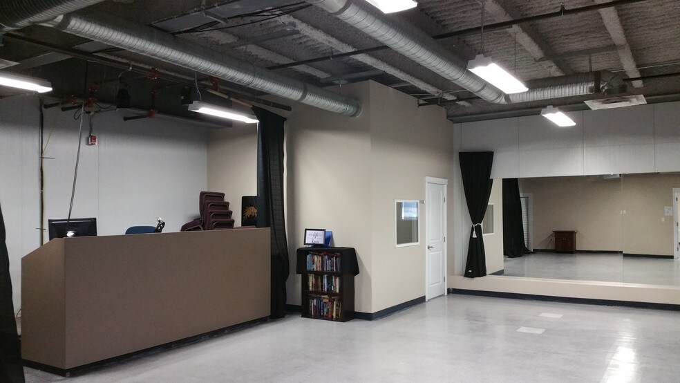 More Photos Of 125 Carleton Dr, St. Albert Flex For Lease